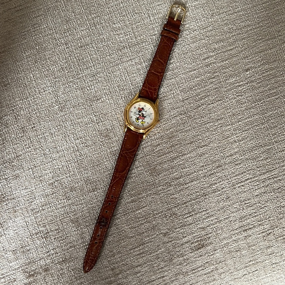 Disney Minnie Mouse Classic Wristwatch - Picture 3 of 3